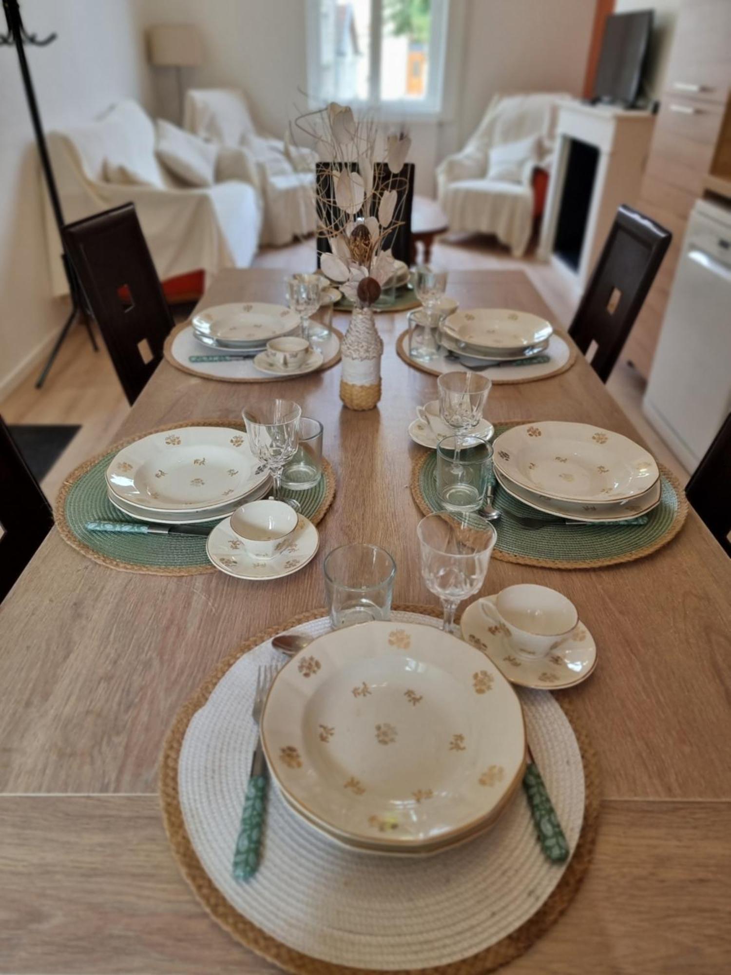 L Essentiel Gite Pour 6 Personnes Sireuil  Exterior photo
